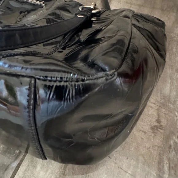 Embossed coach bag - Picture 7 of 15